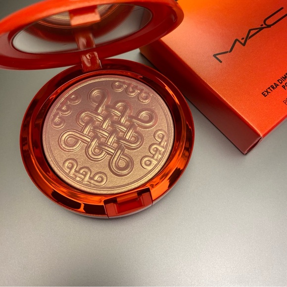 MAC Extra Dimension Skinfinish “Beaming Blush” - Picture 3 of 11